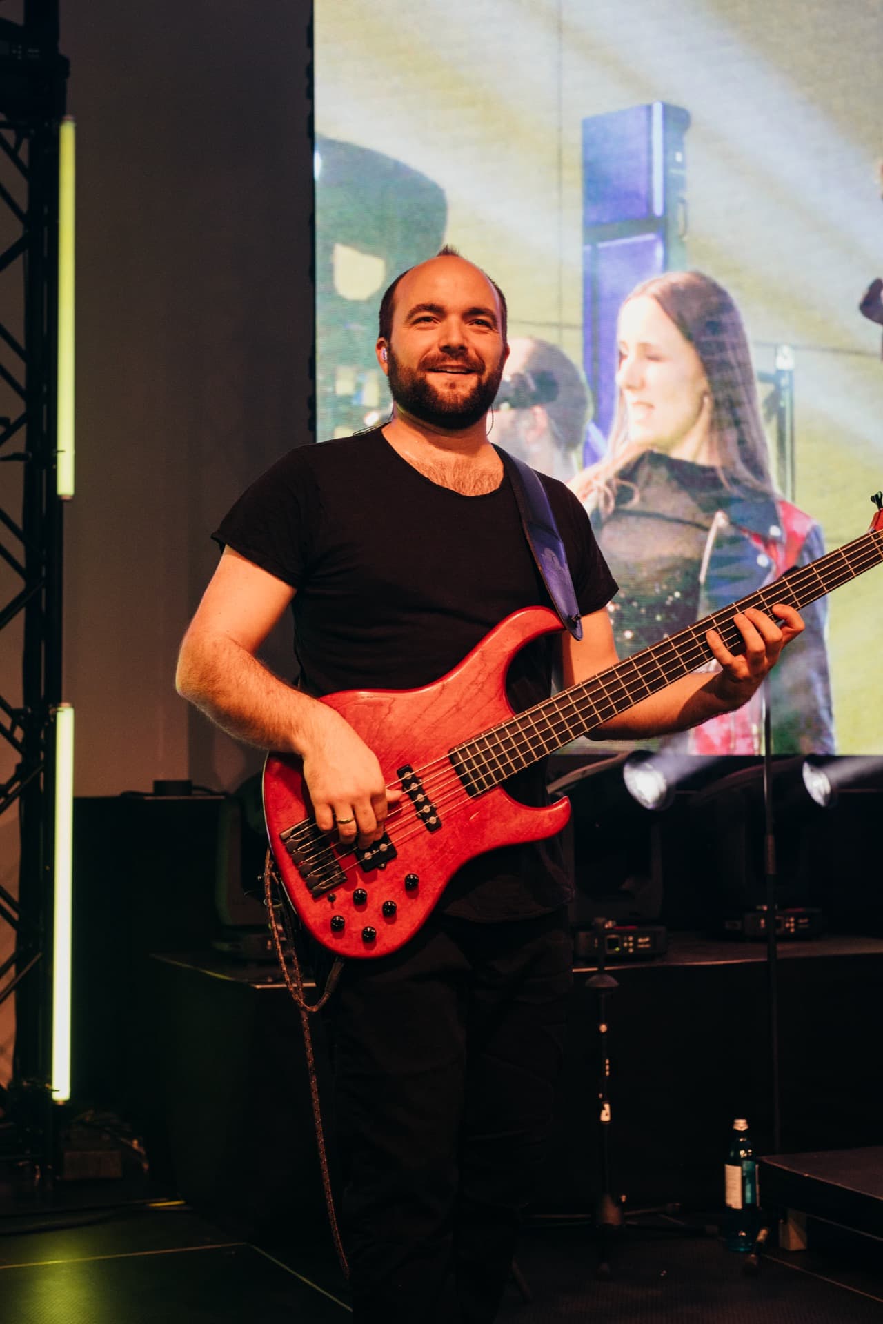 BLAST Bassist auf der Bühne der Messe Nürnberg
